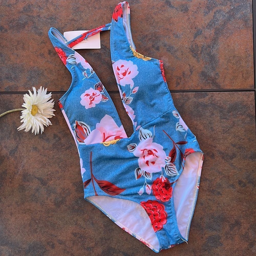 plunging one piece floral swim suit 🌺